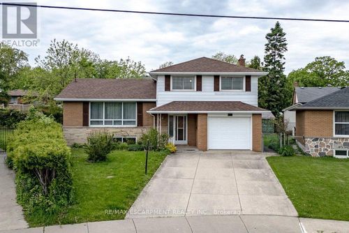 134 Greeningdon Dr, Hamilton, ON, L9A3A9 | Card Image
