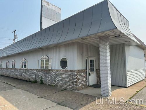 113 S 10th Street, Escanaba, MI, 49829 | Card Image