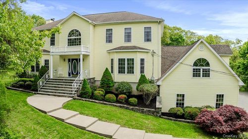 24 Muscoot Rd E, Mahopac, NY, 10541-3266 | Card Image