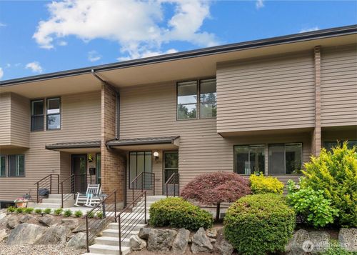 10751 Glen Acres Dr S, Seattle, WA, 98168-1554 | Card Image