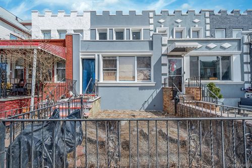 25-17 Mcintosh St, East Elmhurst, NY, 11369-1637 | Card Image