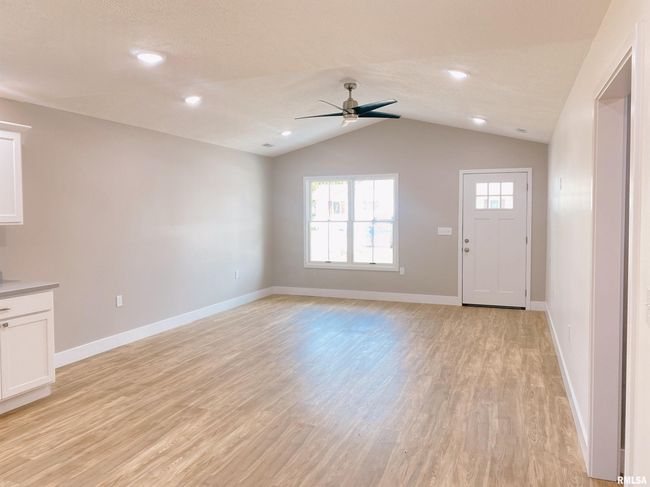 1203 E Reeves St, House other with 3 bedrooms, 2 bathrooms and null parking in Marion IL | Image 7