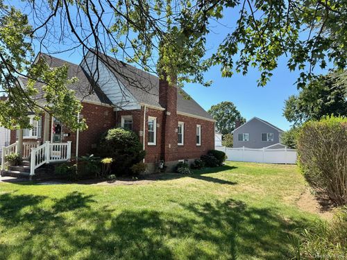 175 Daffodil Ave, Franklin Square, NY, 11010-3814 | Card Image