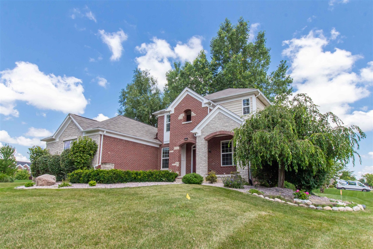 Lujon Dr, Northville, MI 48167