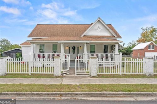 24 E Calhoun St, Wadley, GA, 30477-4948 | Card Image