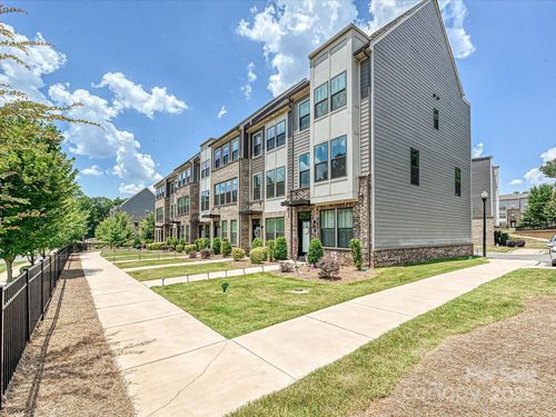 824 Broad River Ln, Charlotte, NC, 28211-1792 | Card Image