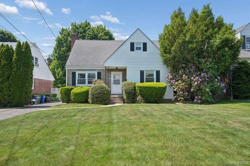 65 Lyons Rd, Scarsdale, NY, 10583-5723 | Card Image