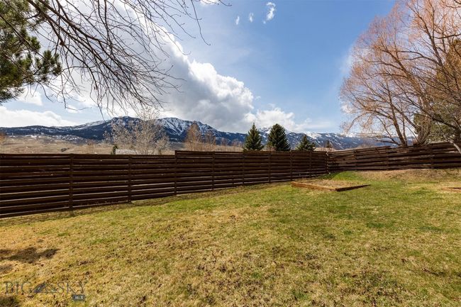 Large Fenced Front Yard | Image 6