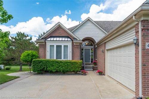 49468 N Glacier, Northville Township, MI, 48168 | Card Image