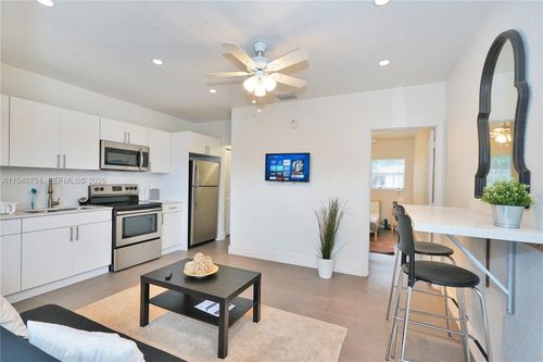 apt-13-60 Nw 76th St, MIAMI, FL, 33150-3582 | Card Image