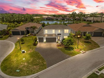 Located in the gated community of Venice Woodlands. | Image 1