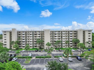 605 - 2430 Deer Creek Country Club Blvd, Condo with 2 bedrooms, 2 bathrooms and null parking in Deerfield Beach FL | Image 2