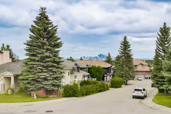 2815 Signal Hill Dr Sw, House other with 3 bedrooms, 3 bathrooms and 4 parking in Calgary AB | Image 15