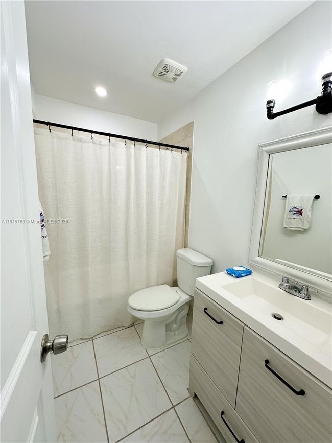 APT-902 - 5975 Sw 137 Th Ave, Townhouse with 2 bedrooms, 3 bathrooms and null parking in Miami FL | Image 9