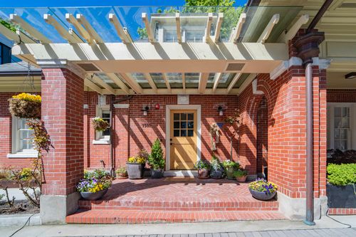 {{alt}} | Card Image