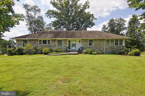 738 White Pine Ln, POTTSTOWN, PA, 19464-2448 | Card Image