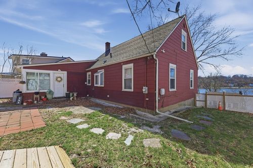 32 Indian Lake Pkwy, Worcester, MA, 01605-1216 | Card Image