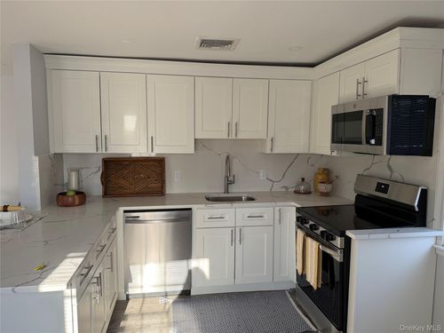 1 E Main St, Huntington, NY, 11743-2812 | Card Image