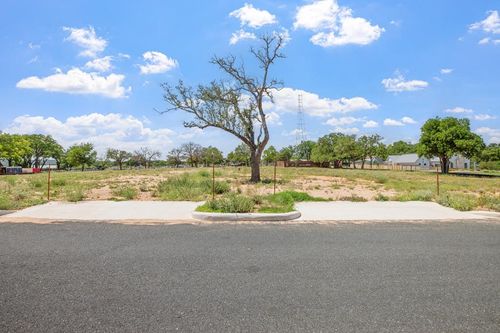 7-218 Woodcrest St, Fredericksburg, TX, 78624-2529 | Card Image