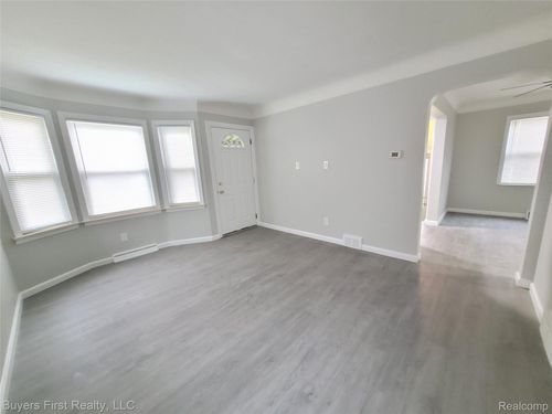 22084 Normandy Ave, Eastpointe, MI, 48021-2512 | Card Image