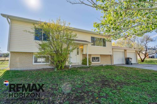 34 Collins Dr, Douglas, WY, 82633-9223 | Card Image