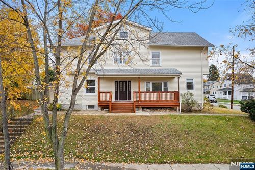 30 Clarendon Pl, Hackensack, NJ, 07601-3620 | Card Image