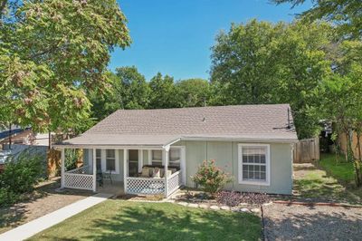 View of front facade with a front lawn | Image 3