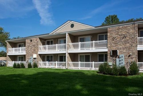 304-304 Tudor Ln, Middle Island, NY, 11953-1366 | Card Image