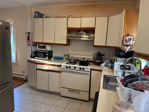 546 Clark Pl, Uniondale, NY, 11553-2216 | Card Image