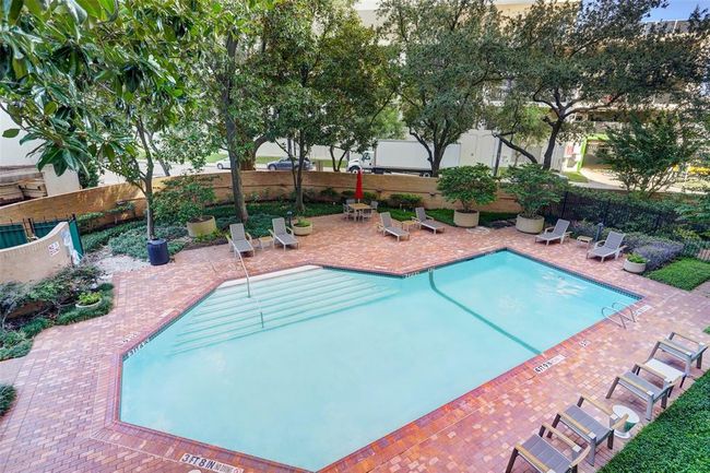 The Greenway offers a beautifully appointed swimming pool, providing a retreat to relax and unwind. | Image 28
