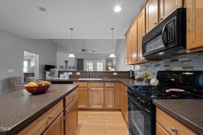 Kitchen | Image 12