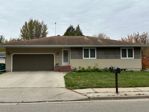 645 7th Ave W, West Fargo, ND, 58078-1537 | Card Image