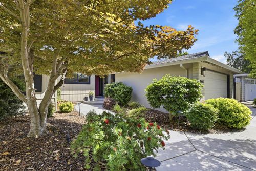 8590 Erinbrook Way, Sacramento, CA, 95826 | Card Image