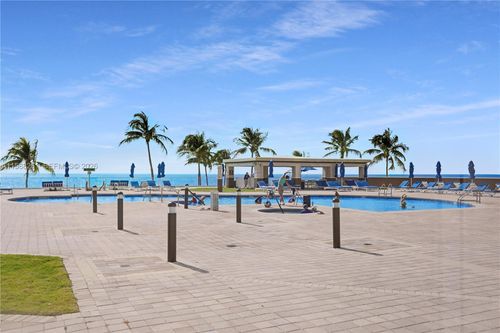 apt-206-17555 Collins Ave, Sunny Isles Beach, FL, 33160-2883 | Card Image