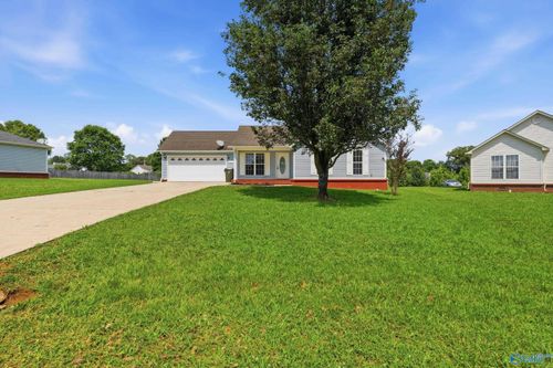 111 Tanner Cove Cir, New Market, AL, 35761-7643 | Card Image