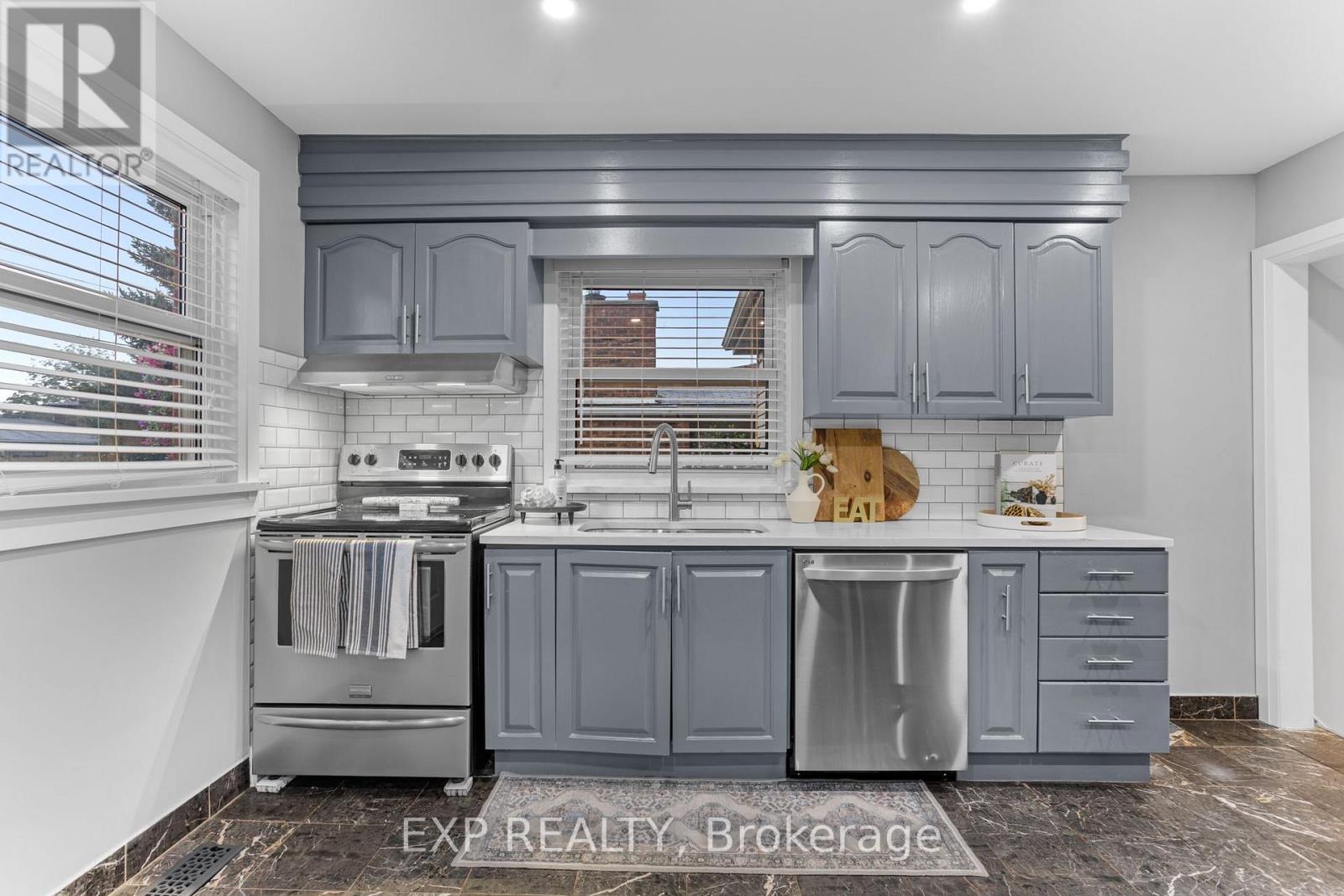 Residential in Hamilton (Stoney Creek) 5