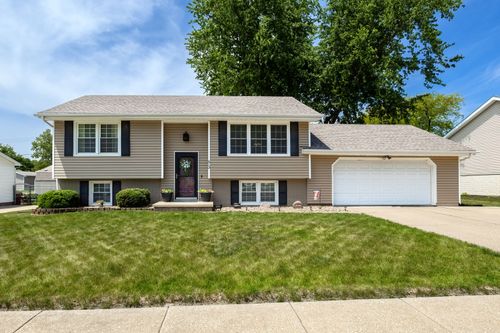 612 N 6th St, Eldridge, IA, 52748-1173 | Card Image