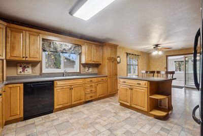 27 Maplewood Drive, House other with 4 bedrooms, 2 bathrooms and null parking in Oelwein IA | Image 3