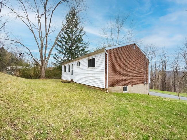 194 Oak Street Ext, House other with 3 bedrooms, 1 bathrooms and 1 parking in Manor PA | Image 21