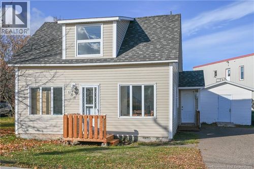 135 Rue Degrâce, Shippagan, NB, E8S1H3 | Card Image