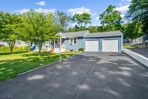 54 Oslo Dr, ROCKAWAY, NJ, 07866-4240 | Card Image