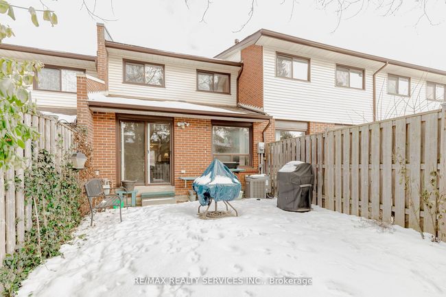 4 Collins Cres, Condo with 3 bedrooms, 2 bathrooms and 1 parking in Brampton ON | Image 23