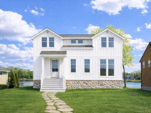 103 Hewitt Blvd, Center Moriches, NY, 11934-3008 | Card Image