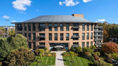 unit-112-2400 Beacon St, Chestnut Hill, MA, 02467-1468 | Card Image