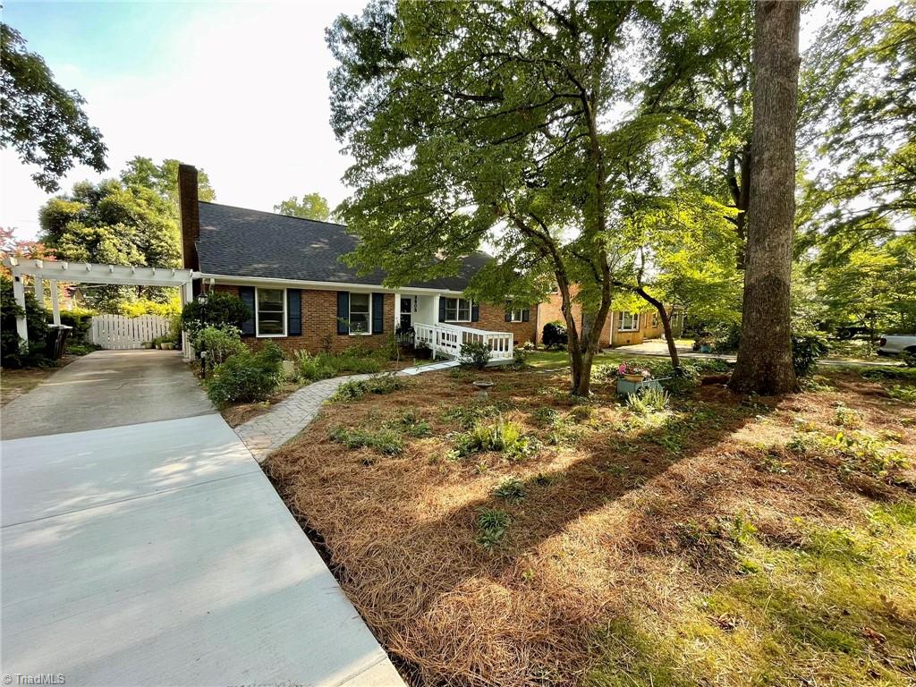 Dogwood Dr, Greensboro, NC 27403