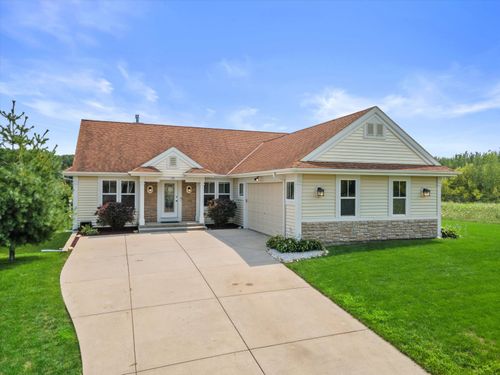 706 Sierra St, Hartford, WI, 53027-3400 | Card Image