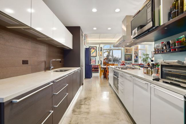 UNIT-2S - 2041 W Roscoe St, Condo with 3 bedrooms, 2 bathrooms and 1 parking in CHICAGO IL | Image 19