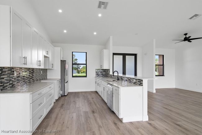 733 Sunset Pointe Dr, House other with 4 bedrooms, 2 bathrooms and null parking in Lake Placid FL | Image 9