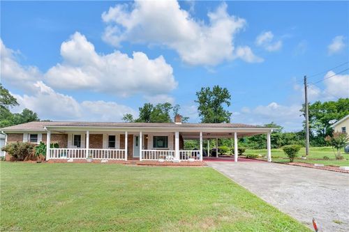 7121 Ridge Rd, Tobaccoville, NC, 27050-9768 | Card Image