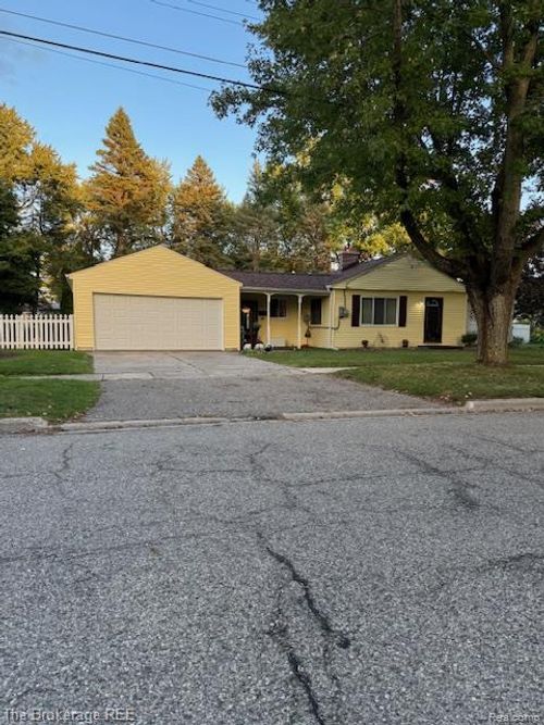 718 N Lapeer St, Davison, MI, 48423-1219 | Card Image